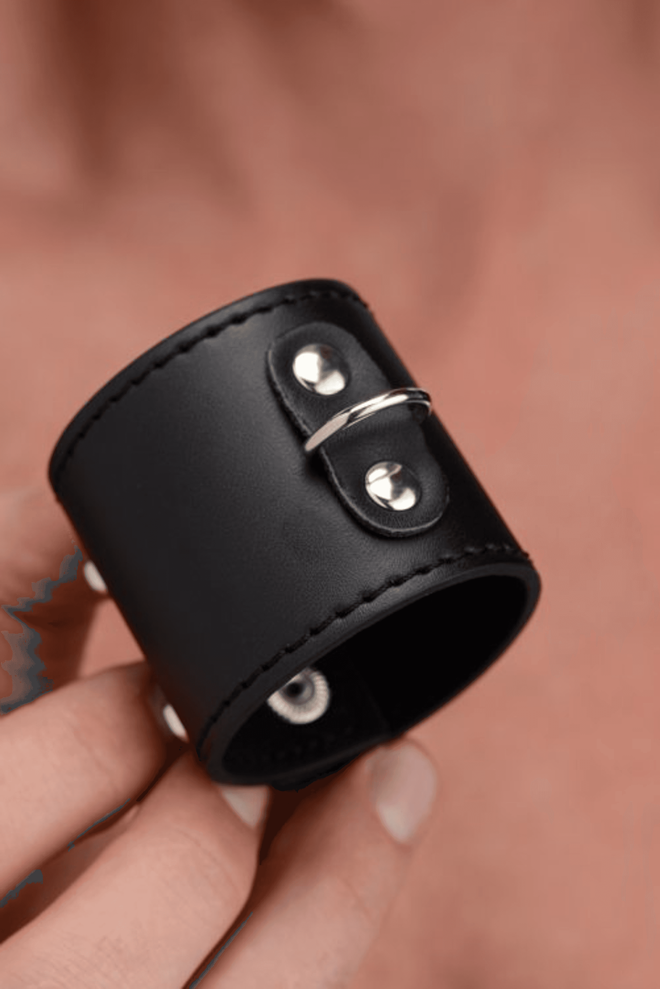 STRICT BALL STRETCHER W D-RING